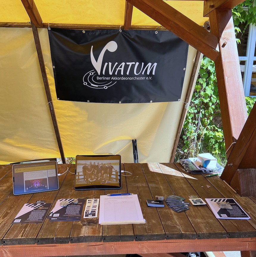 Informationsstand von Vivatum beim siebten Akkordeon Festival Berlin